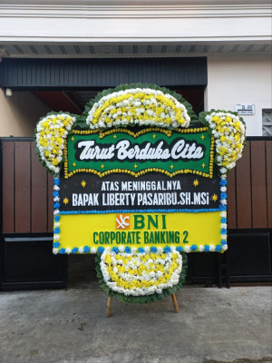 Papan Bunga Duka di Gantiwarno